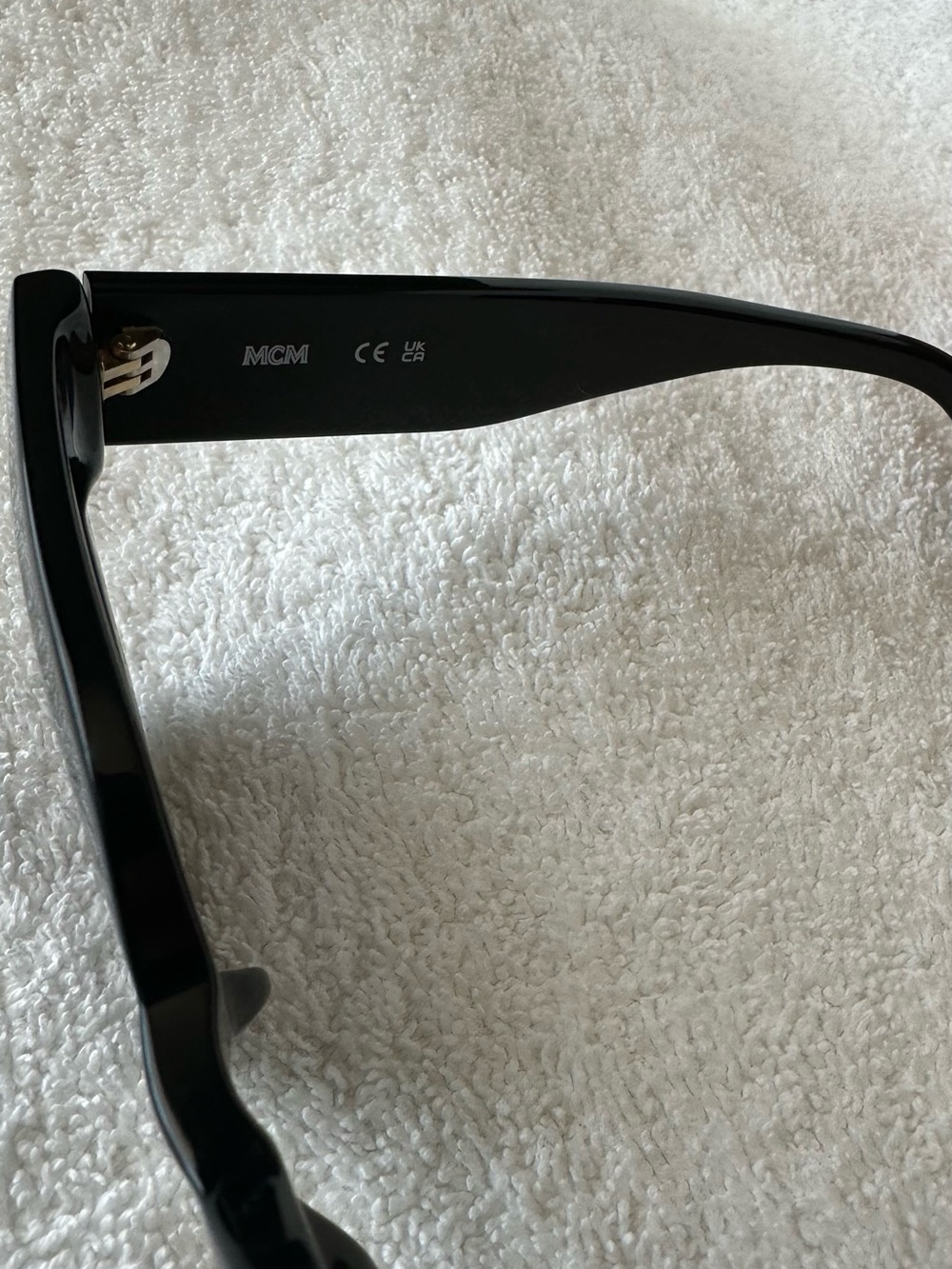 Full Inclusion MCM Black Sunglasses - Authenticated by Poizon - Picture 9 of 12